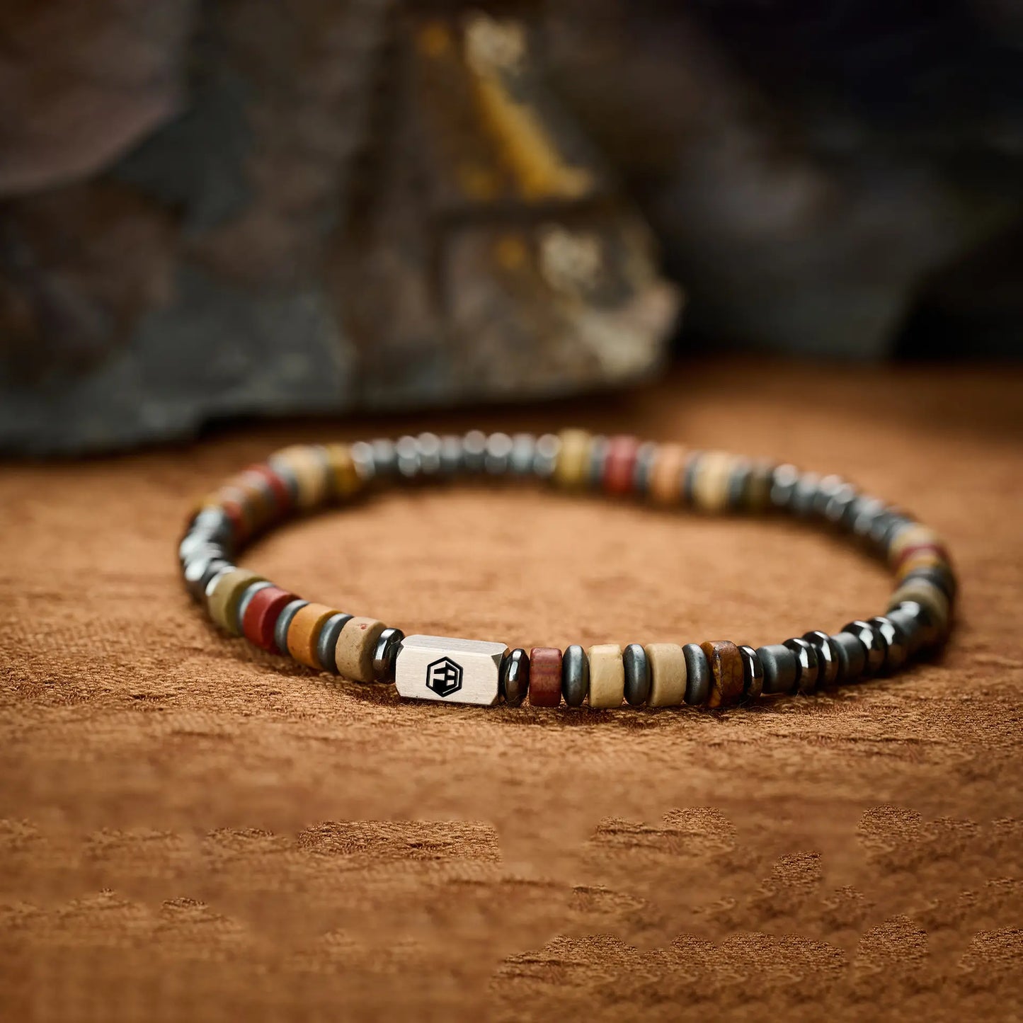 กำไลข้อมือลูกปัดเฮมาไทต์ขัดเงาแบบพิกัสโซ่ — ขนาด 4 มม.